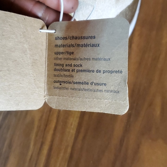 SHOES - Picture 4 of 7